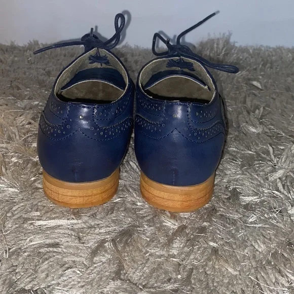 Women’s size 9 navy blue dress shoe - Picture 4 of 12